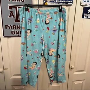 Hello Kitty Women’s Cropped Pajamas